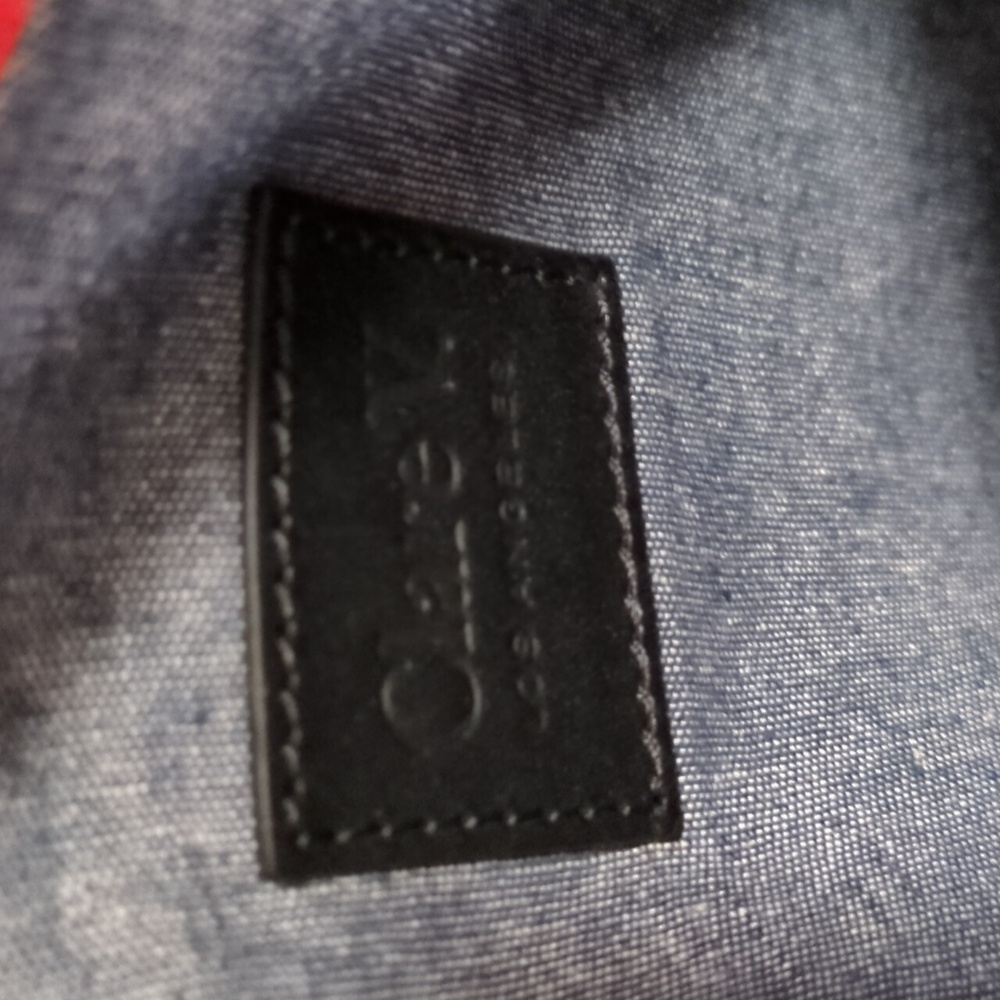 Clare v. Moyen Messenger Petite - Picture 8 of 8